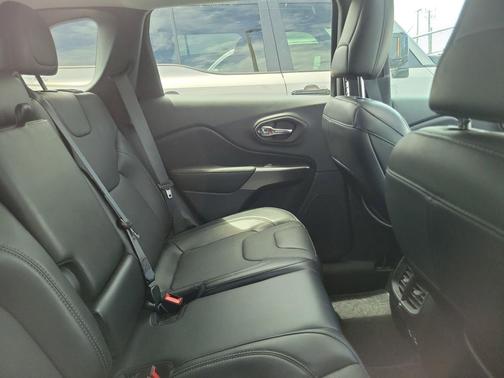 Bright White Clearcoat 2021 Jeep Cherokee Latitude Lux