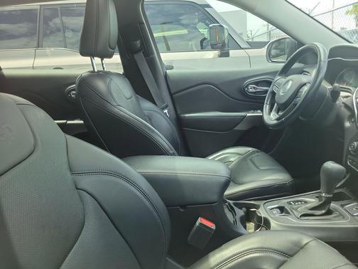 Bright White Clearcoat 2021 Jeep Cherokee Latitude Lux