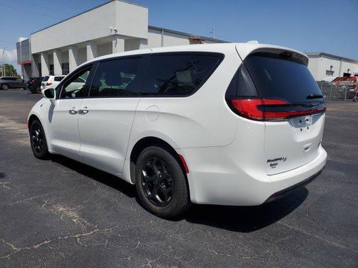 2022 Chrysler Pacifica Hybrid Touring L