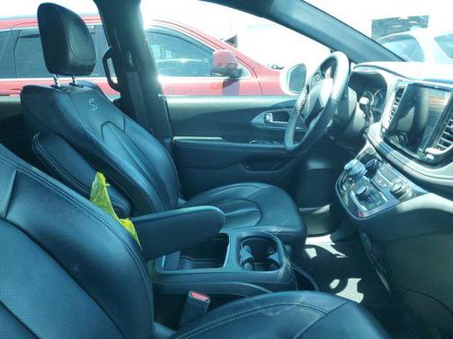 2022 Chrysler Pacifica Hybrid Touring L