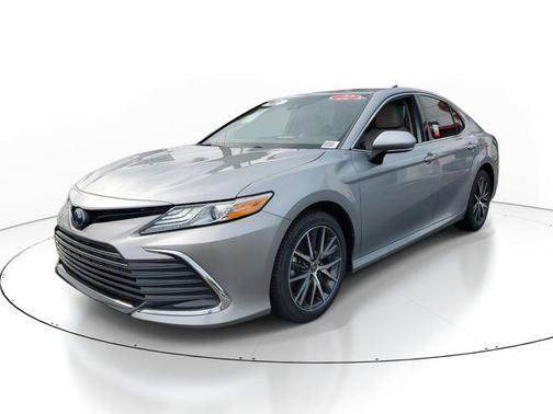 2022 Toyota Camry Hybrid XLE