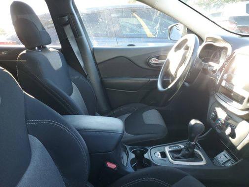 2015 Jeep Cherokee Sport