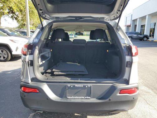 2015 Jeep Cherokee Sport