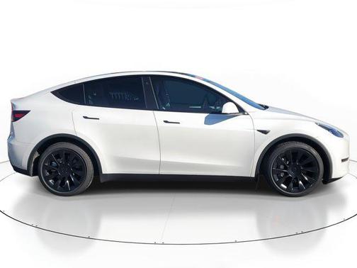 2022 Tesla Model Y Long Range Dual Motor All-Wheel Drive