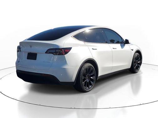 2022 Tesla Model Y Long Range Dual Motor All-Wheel Drive