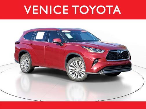 2023 Toyota Highlander Hybrid Platinum