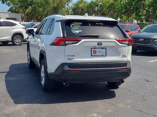 2021 Toyota RAV4 Hybrid XLE
