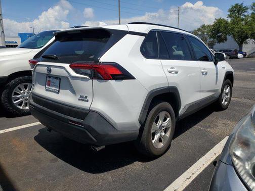 2021 Toyota RAV4 Hybrid XLE