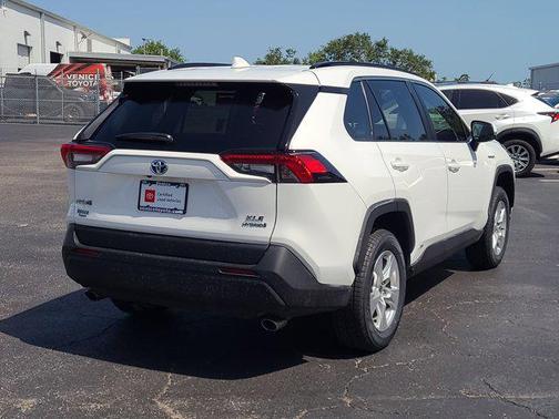 2021 Toyota RAV4 Hybrid XLE