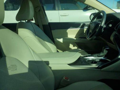 2022 Toyota Camry Hybrid XLE