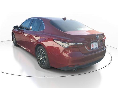 2022 Toyota Camry Hybrid XLE