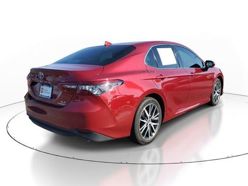 2022 Toyota Camry Hybrid XLE