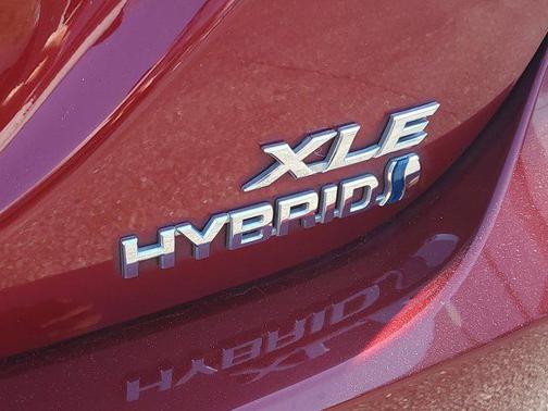 2022 Toyota Camry Hybrid XLE