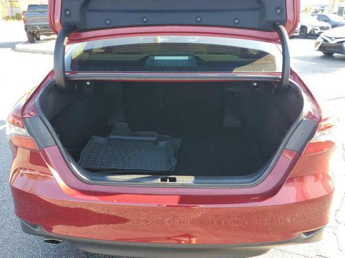 2022 Toyota Camry Hybrid XLE