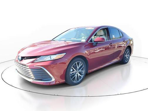 2022 Toyota Camry Hybrid XLE