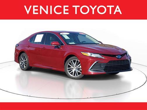 2022 Toyota Camry Hybrid XLE