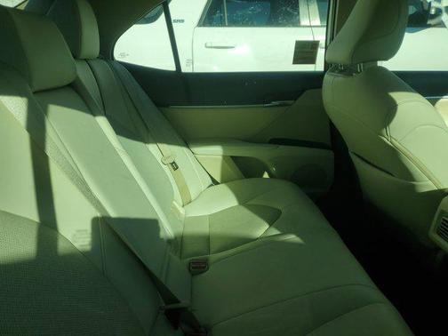 2022 Toyota Camry Hybrid XLE