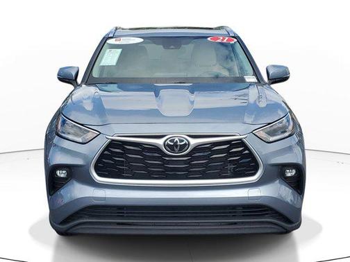 Moon Dust 2021 Toyota Highlander XLE