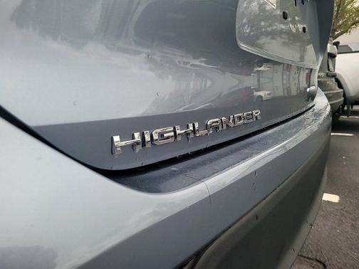 Moon Dust 2021 Toyota Highlander XLE