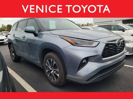 Moon Dust 2021 Toyota Highlander XLE