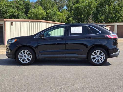 Black Metallic 2022 Ford Edge Titanium