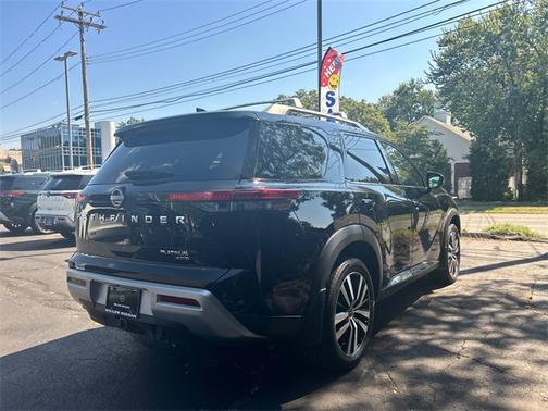 2024 Nissan Pathfinder Platinum