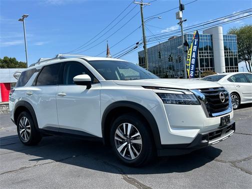 2024 Nissan Pathfinder SL