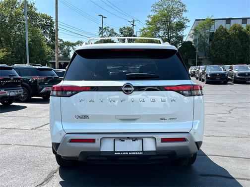 2024 Nissan Pathfinder SL