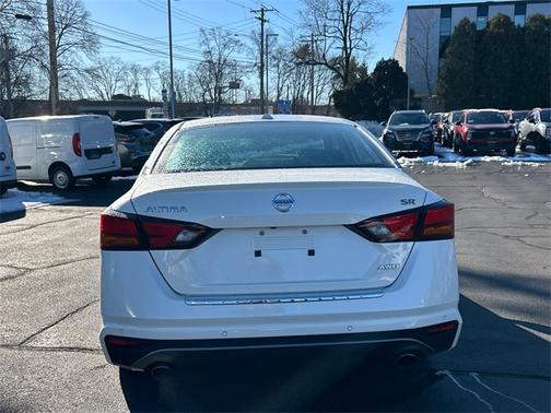 2022 Nissan Altima 2.5 SR