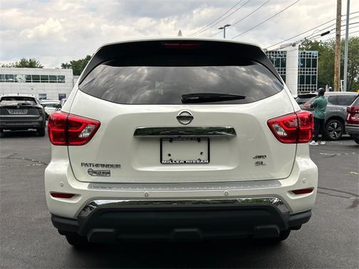 2020 Nissan Pathfinder SL