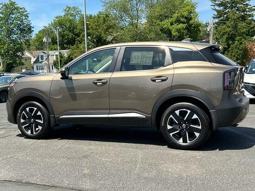 Canyon Bronze M 2025 Nissan Kicks SV