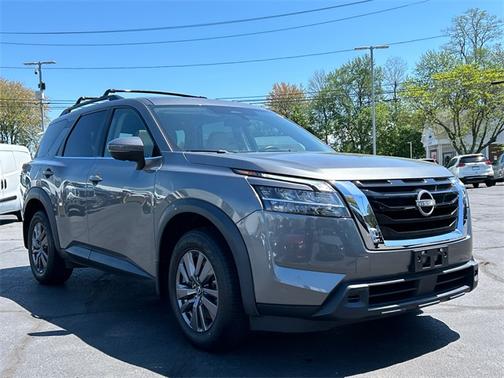 2022 Nissan Pathfinder SV