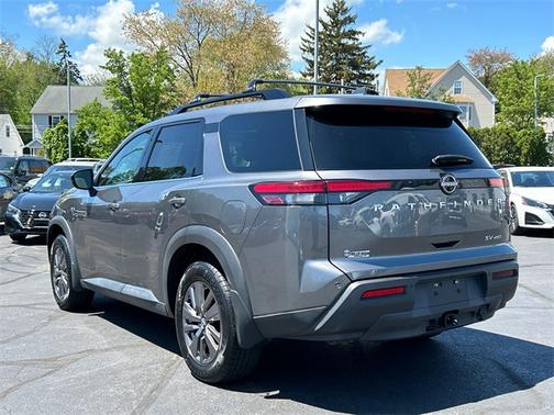 2022 Nissan Pathfinder SV