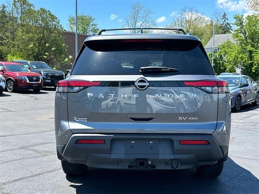 2022 Nissan Pathfinder SV