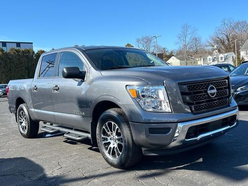2024 Nissan Titan SV