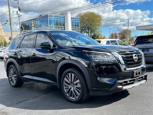 2023 Nissan Pathfinder SL