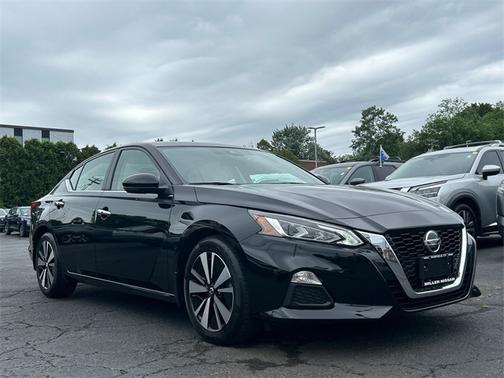 2022 Nissan Altima 2.5 SV