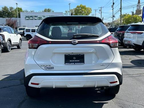 Aspen White / Super Black 2023 Nissan Kicks SR
