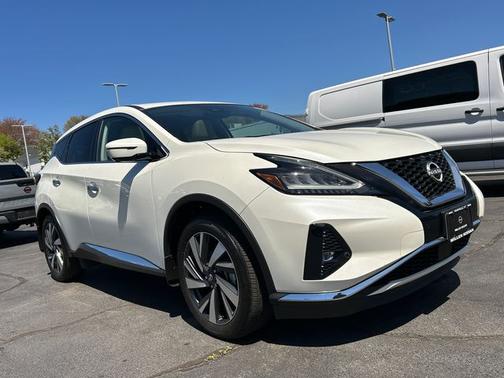 White 2024 Nissan Murano SL