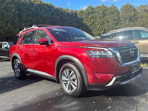 2024 Nissan Pathfinder SL
