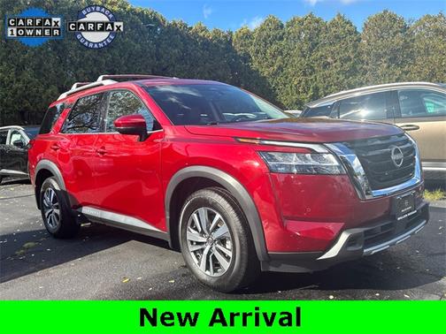 2024 Nissan Pathfinder SL
