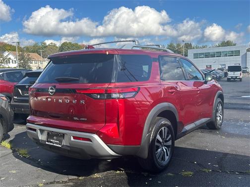 2024 Nissan Pathfinder SL