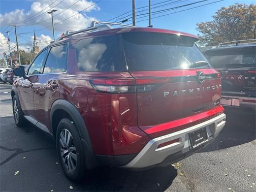 2024 Nissan Pathfinder SL