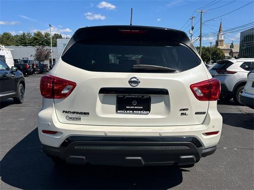 2018 Nissan Pathfinder SL