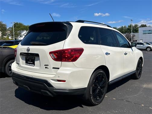 2018 Nissan Pathfinder SL