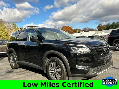 2024 Nissan Pathfinder SL