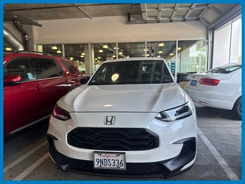 Platinum White Pearl 2024 Honda HR-V