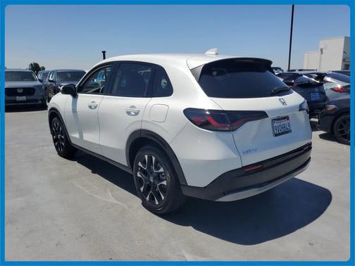 Platinum White Pearl 2026 Honda HR-V