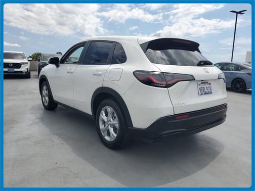 Platinum White Pearl 2025 Honda HR-V