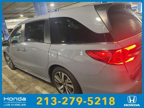 Sonic Gray Pearl 2023 Honda Odyssey